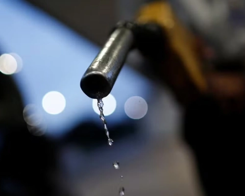 Senado aprova projeto que reduz preço do combustível; texto amplia gastos em 2026